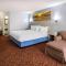 Days Inn & Suites by Wyndham Colonial - Williamsburg