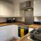 Comfortable 3 Bed House with Garden & Parking - 诺丁汉