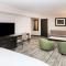 DoubleTree by Hilton Newark Penn Station, NJ - Ньюарк