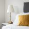 Deluxe 2 bed, 2 bathroom Milton Keynes apartment within walking distance to train station and City centre.