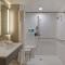 Home2 Suites Ormond Beach Oceanfront, FL - شاطئ أورموند