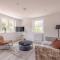 Stylish Central Reading Apartment - Free Parking