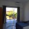 Sol Apartamento 4 - Quarto e sala com varanda e cozinha americana na praia do prea-CE - 普雷亚