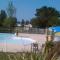 Bungalow de 3 chambres avec piscine partagee jardin et wifi a Louannec