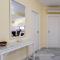 Lovely 2 bed apt overlooking golf