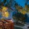 StayVista at Bellevue with Outdoor Jacuzzi - Kasauli