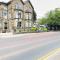 2 Bed ground floor apartment, sleeps 4 with free parking - Harrogate