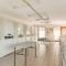 Endless Summer -Updated Townhome, 3-5 minute walk to the beach!