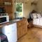 Charming tranquil Shepherds Hut with lakeside balcony 'Roach' - Uckfield