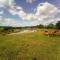 Charming tranquil Shepherds Hut with lakeside balcony 'Roach' - Uckfield