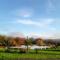 Charming tranquil Shepherds Hut with lakeside balcony 'Roach' - Uckfield