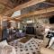 Rustic Cabin, Dock, Firepit, Kayaks & Games
