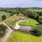 The Shepherds Hut at Bridge Lake Farm & Fishery - 班伯里