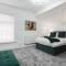 St Davids - Stylish 2 bed apartment, free parking, close to beach