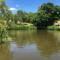 Snug & Secluded Lakeside Shepherds Hut 'Carp' - Uckfield