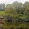 Snug & Secluded Lakeside Shepherds Hut 'Carp' - Uckfield