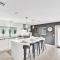 Beach Bliss 10 Mins to Waves, 3BR Oasis with Pool - Fort Lauderdale