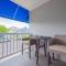 Trendy 1BD Balcony Pool Small fam or couples stay