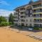Beachfront Traverse City Resort Condo with Pool - 特拉弗斯城