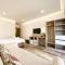 Square Residence & Pool