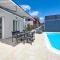 NELA & SARA - 2 apartments with heated swimming pool