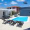 NELA & SARA - 2 apartments with heated swimming pool