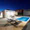 NELA & SARA - 2 apartments with heated swimming pool