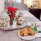 Sherlocks house -Entire house 4 spacious bedroom 9 beds Private free parking & WiFi TV Contractor Family & pets welcome