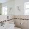 Prime Location Cardiff Pontcanna Modern 2 Bedroom Apartment with Privat Parking