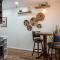 The Cozy Condo - A Modern Retreat - Arouca