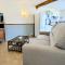 Maison Calme 14 personnes, piscine, jardin et parking