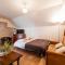 Maison Calme 14 personnes, piscine, jardin et parking