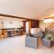 Maison Calme 14 personnes, piscine, jardin et parking