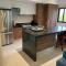 Luxury Apartment with M Benz and & Driver Included - 艾库玛尔