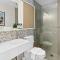 Escape To Melbourne - Stylish 1 Bedroom-Gym - Aircon -Balcony