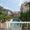Villa Perastian Thriton