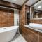 Spacious, luxury town centre Granary conversion