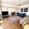Four Bedroom Family Abode with Hot Tub, Garden and BBQ