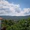 Casa La Rondine. Un panorama sospeso sulla natura