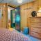 Leavenworth Cabin with Private Hot Tub!