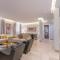 Luxurious Three Bedroom Apartment North of Riyadh شقة فخمة مكونة من ثلاث غرف نوم شمال الرياض