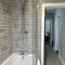 Clover lodge Portsmouth luxury home with off road free parking