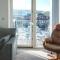Elegant and Bright Seaside APT in Swansea Marina