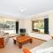 Holiday Close to the Beach Park Swimming Centre - Hayborough