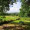 Snug & Secluded Lakeside Shepherds Hut 'Carp' - Uckfield