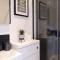 COMFORTABLE 4-Bed HOUSE WITH 3 BATHROOMS, FREE PARKING!