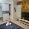 Kandi Posh 1BR. King bed, Wi-Fi! Free housekeeping - 安吉利斯