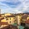 Casa Cachi 3, Breathtaking Views of Lucca from a Spacious Furnished Terrace inside the Walls