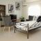 House - Sleeps 4 - Private Courtyard - Parking