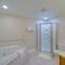 Classy Home with Hot Tub and Mt Jefferson Views! - West Jefferson